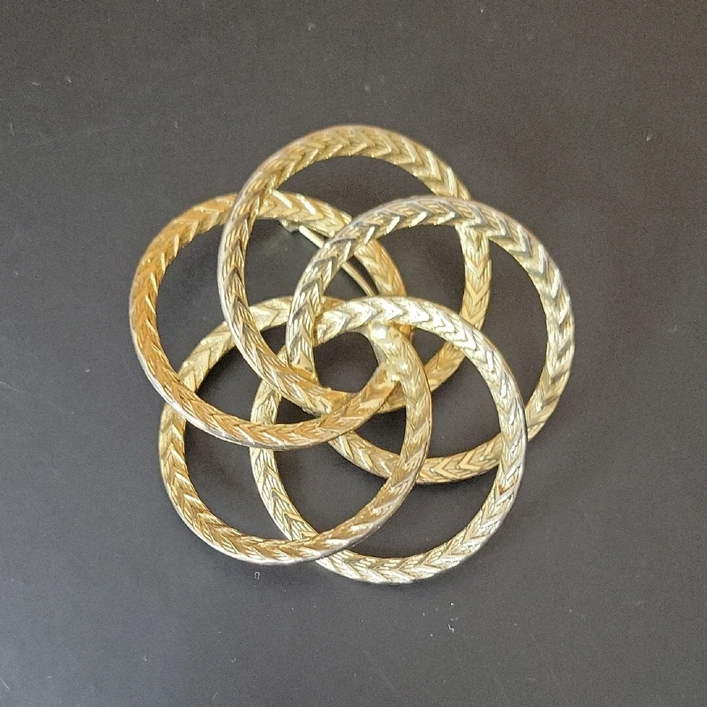 Vintage Etched Gold Tone Interlocking Rings Brooch Pin